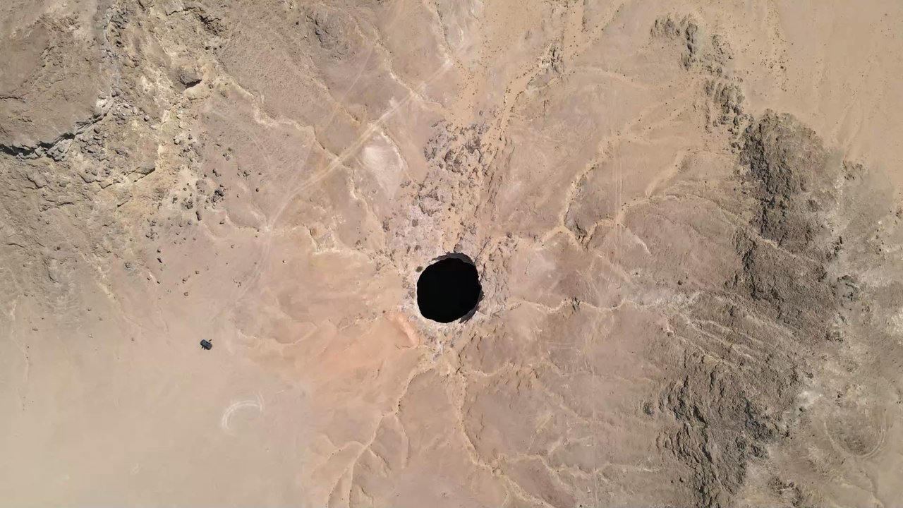 In Yemen, a mysterious 100-metre deep 'well of hell' has geologists intrigued