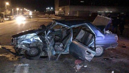 Otomobil ile hafif ticari araç çarpıştı 9 kişi yaralandı