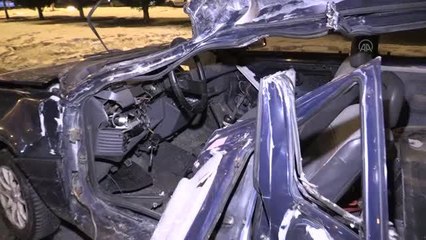 Tur midibüsü otomobile çarptı, 1 kişi öldü, 3 kişi yaralandı