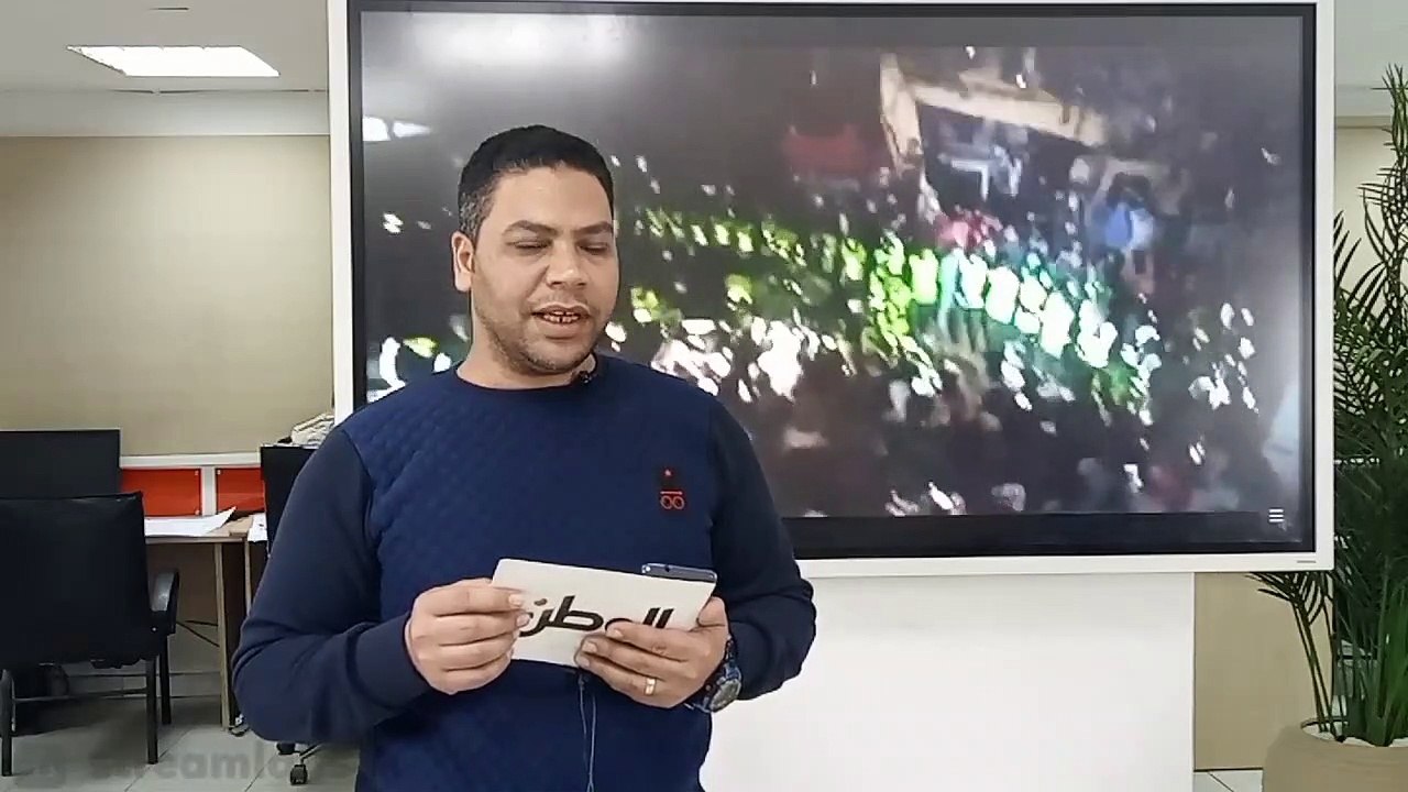 عاجل.. اقتراب خروج ريان من البئر.. وسيارة الإسعاف تنتظره أمام مدخل النفق وبجوارها والدة الطفل