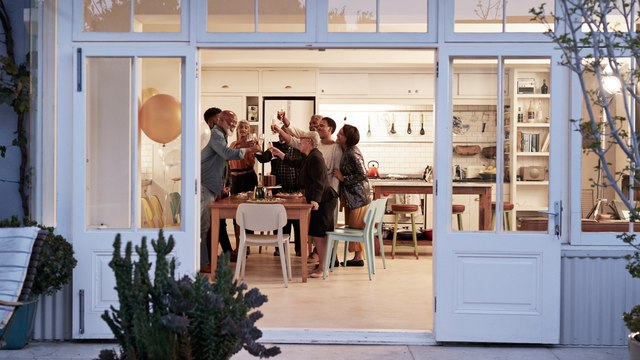 Here’s How to Avoid Transmitting the Coronavirus During a Dinner Party