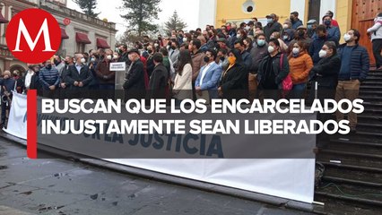 Marchan legisladores y activistas contra el delito de ultrajes a la autoridad