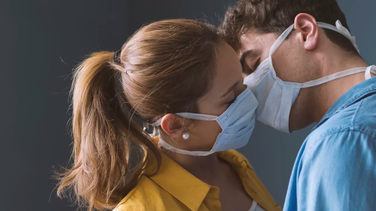Here's how to safely 'hook up' during lockdown