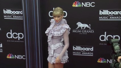 Taylor Swift is fearless and smashes The Beatles' record