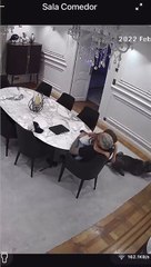 wanda nara espiando a mauro icardi a traves de las camaras de seguridad.