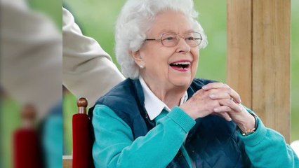 Queen supports Kate’s photo project by releasing three rarely seen photos