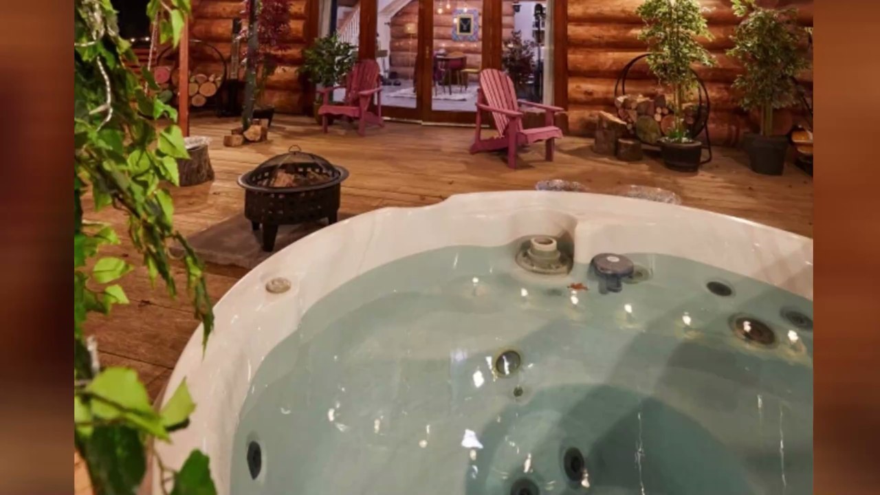 The Cabins returns tonight, meet the cast