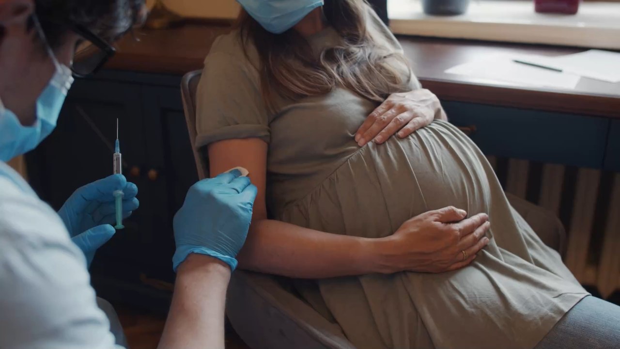 Vaccinated women give covid antibodies to babies through breastfeeding - study