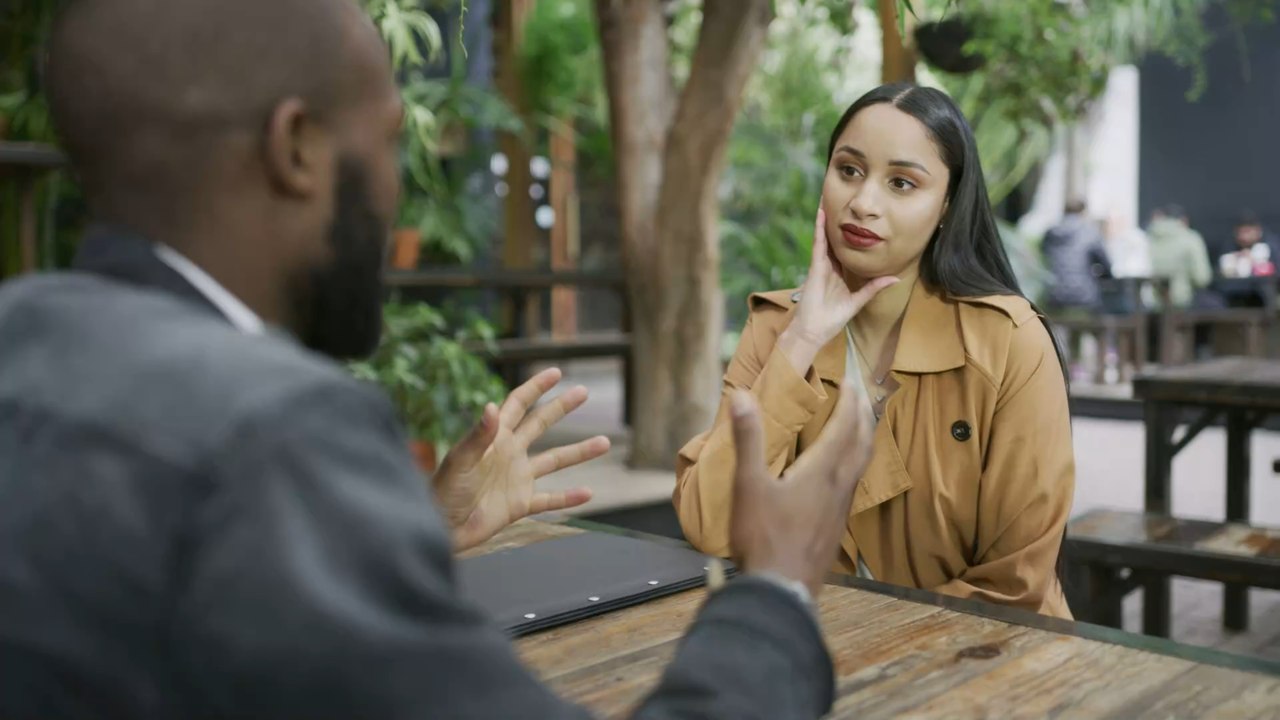 4 tell-tale signs you're in a toxic relationship, according to a breakup coach