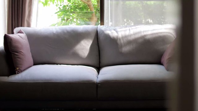 Comment nettoyer un canapé en tissu ?