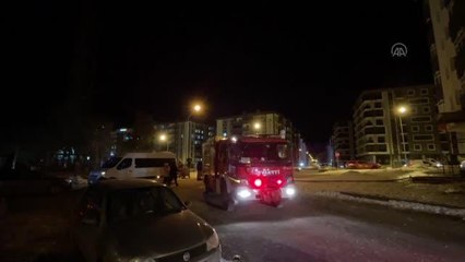 Apartmanın çatısında çıkan yangın söndürüldü