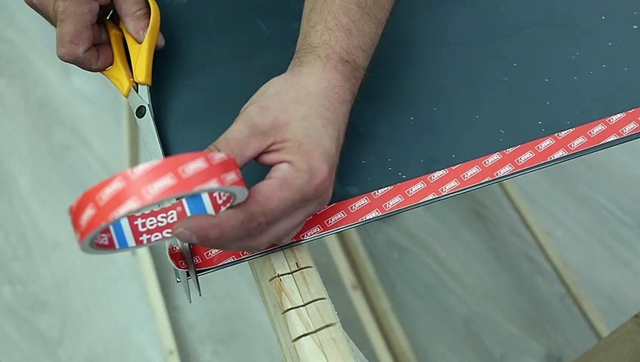 Les Tutos Maison & Travaux - Comment poser un miroir avec un double-face ?