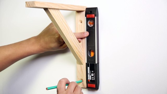 Les Tutos Maison & Travaux - Comment poser une cheville dans une plaque de plâtre ?