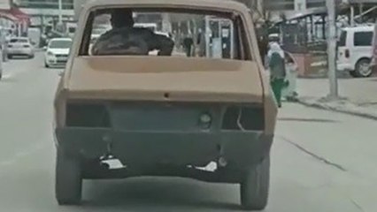 Farsız, camsız, bir o kadar da gamsız