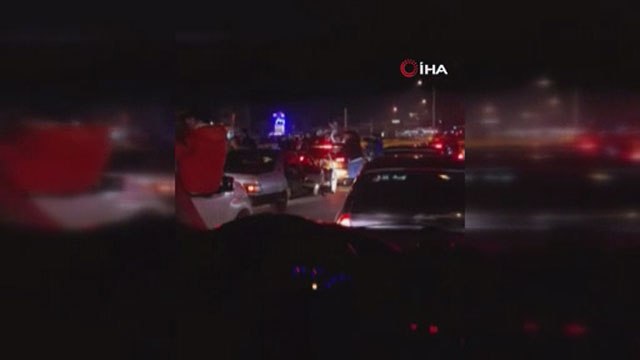 Bursa’da yolu trafiğe kapatıp eğlendiler