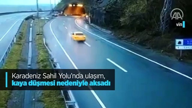 Karadeniz Sahil Yolu'nda ulaşım, kaya düşmesi nedeniyle aksadı