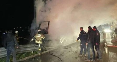 Bursa'da feci kaza: 2 kişi sıkıştıkları kamyonda yanarak can verdiler
