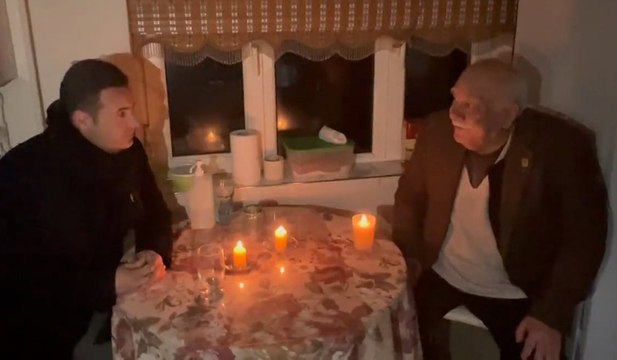 Elektrik kesintisine vatandaş isyan etti: Böyle liyakatsiz, beceriksiz insanların yönetiminde olmak hakikaten gücümüze gidiyor