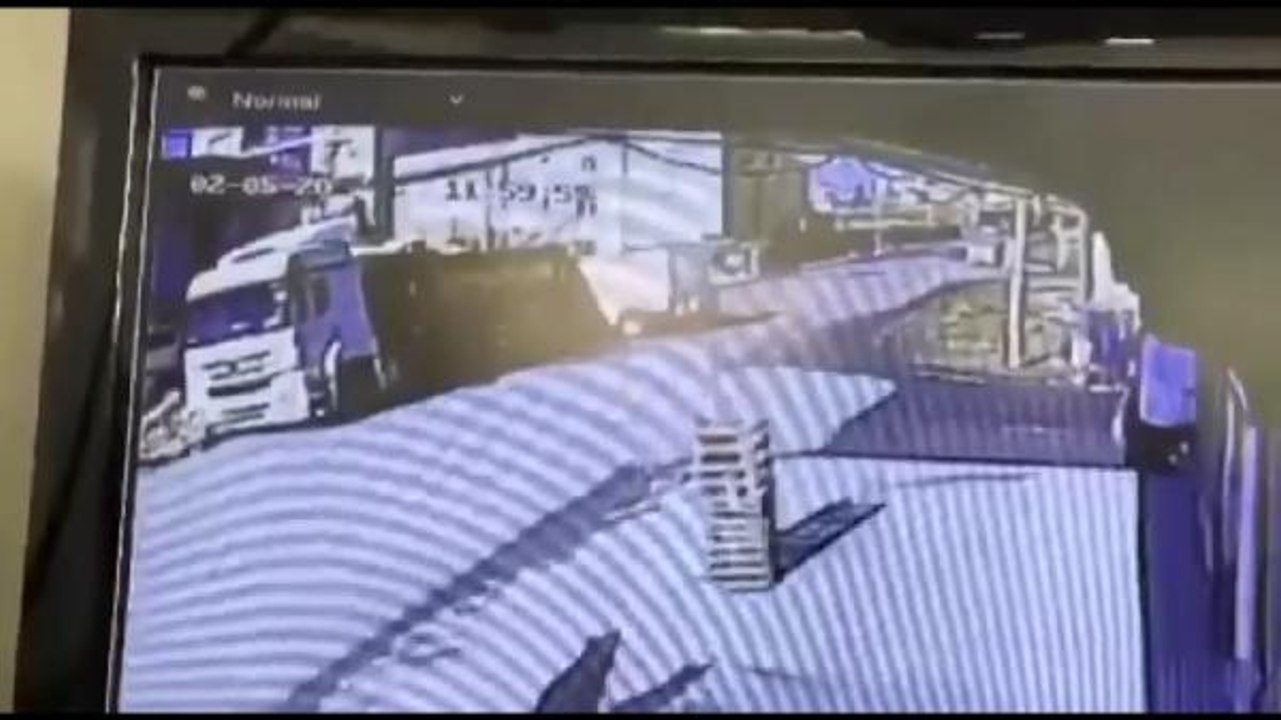 ARNAVUTKÖY'DE AÇIK KALAN RÖGAR KAPAĞI İŞTE BÖYLE KAZAYA NEDEN OLDU