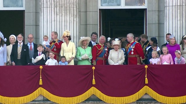 Elizabeth II surprend ses sujets à l'occasion de ses 70 ans de règne