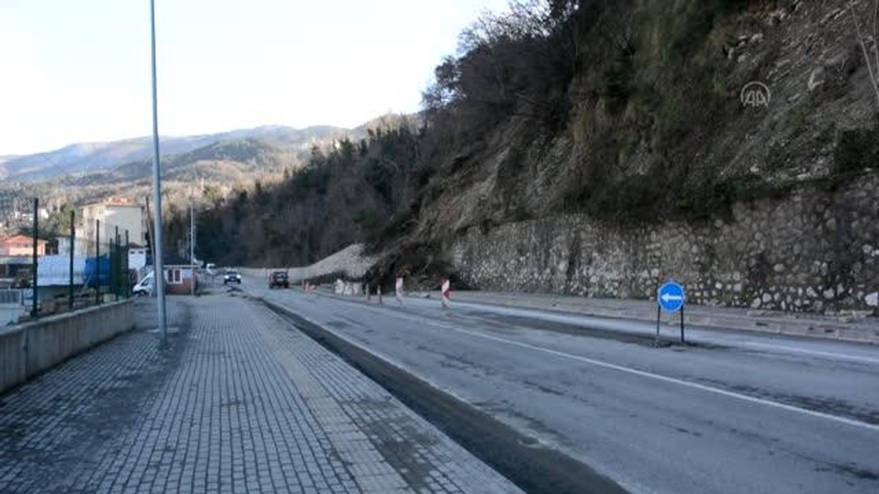 KASTAMONU - Eriyen kar suları heyelana neden oldu