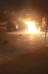 KÜÇÜKÇEKMECE'DE SEYİR HALİNDEKİ OTOMOBİL ALEV ALEV YANDI