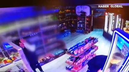 Zeytinburnu'nda dükkan sahibinin engelli olduğunu görünce böyle hırsızlık yaptılar