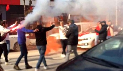 Bursa'da yolu kapatıp çiftetelli oynadılar