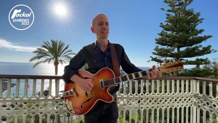 Sanremo 2022, Giovanni Truppi canta "Tuo padre, mia madre, Lucia" per Rockol