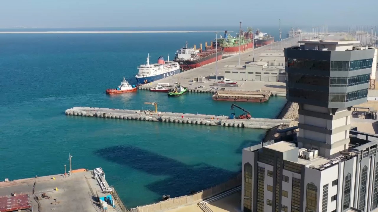 ميناء الدقم أكبر موانئ سلطنة عمان يدخل بوابة ال...