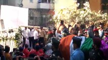 Lata Mangeshkar funeral Updates: आखिरी सफर पर निकली  Lata दी ; Check out | FilmiBeat