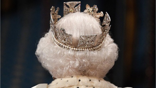 VOICI : 70 ans de règne de la reine Elizabeth II : pourquoi elle a appris la mort de son père des heures après l’annonce officielle