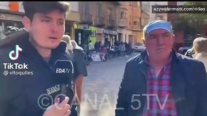 Genial: Un hombre explica por qué lleva la mascarilla en la cabeza