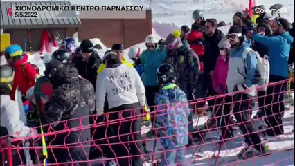 Ελλάδα: «Πλημμύρισε» κόσμο το χιονοδρομικό κέντρο Παρνασσού