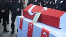 Tedavi gördüğü hastanede hayatını kaybeden itfaiye erinin cenazesi defnedildi