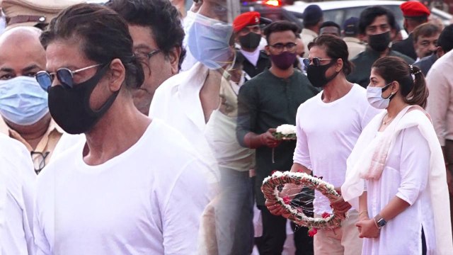 Lata Mangeshkar Last Rites: लता जी के अंतिम संस्कार में पहुँचे Shahrukh Khan|FilmiBeat