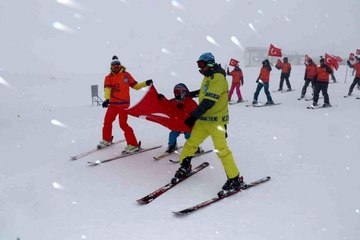 Keltepe Kayak Merkezi tatilin son gününde ziyaretçi akınına uğradı