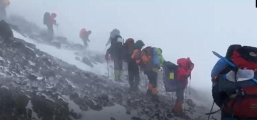 İRANLI DAĞCILAR AĞRI DAĞI'NDA 4 BİN 200 METREDE ÖLÜMDEN DÖNDÜ