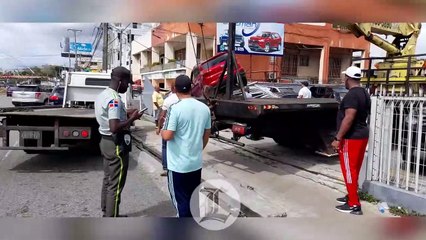 Vehículo colisiona contra dealer y causa daños millonarios