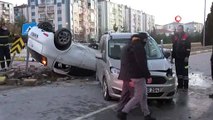 Uşak'ta Ticari Aracın Çarptığı Otomobil Takla Attı! 7 Kişi Yaralandı
