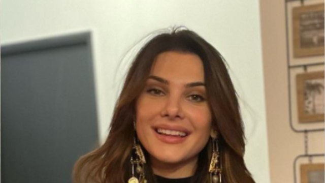 VOICI : Alice Detollenaere : le mannequin partage d'adorables clichés de son enfance