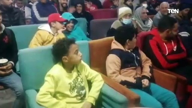 شرويدة قرية محمد عبد المنعم بالشرقية تتابع المباراة باهتمام شديد