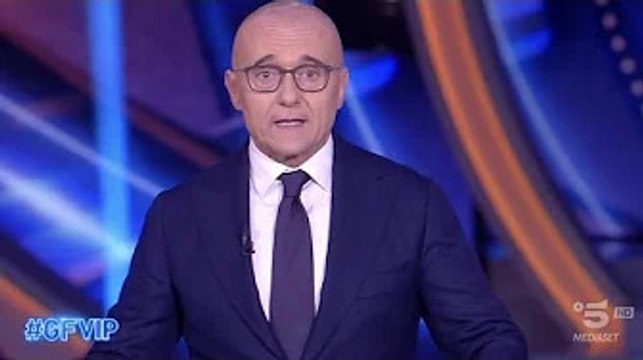 GF Vip, Alfonso Signorini su Katia Ricciarelli Non può adeguarsi agli sculettanti e superficiali c