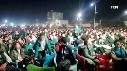 آلاف المواطنون يتابعون مباراة مصر والسنغال في نادي قارون بالفيوم