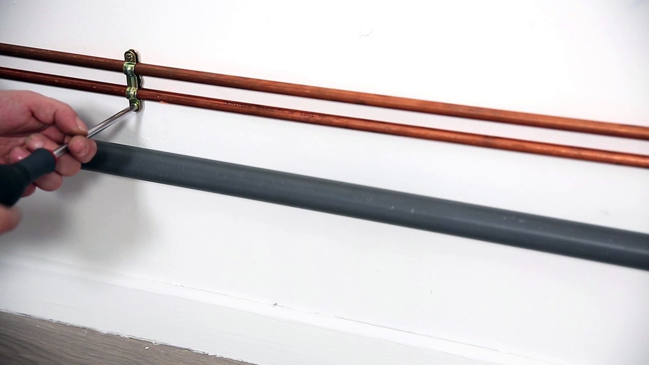 Les Tutos Maison & Travaux - Comment installer un robinet autoperceur ?