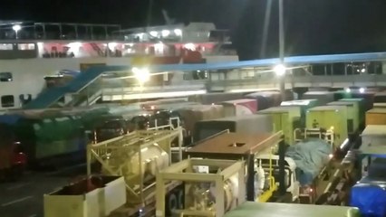 Cuaca Buruk, Kendaraan dalam Kapal Feri Terguling