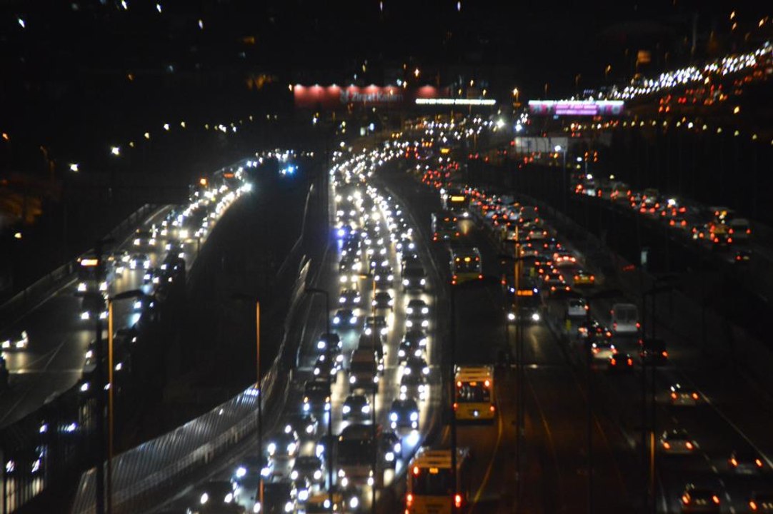 İstanbul'da okullar açıldı; trafik yoğunluğu yaşandı