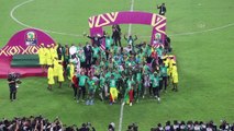 Son dakika! Afrika Uluslar Kupası'nı kazanan Senegal'in taraftarları Kamerun sokaklarında coşkuyla eğlendi
