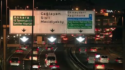 Okulların açılması ile İstanbul´da trafik yoğunluğu başladı