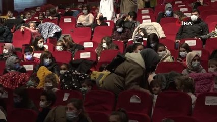 Bilim şenliğine katılan çocuklar hem eğlendi hem öğrendi